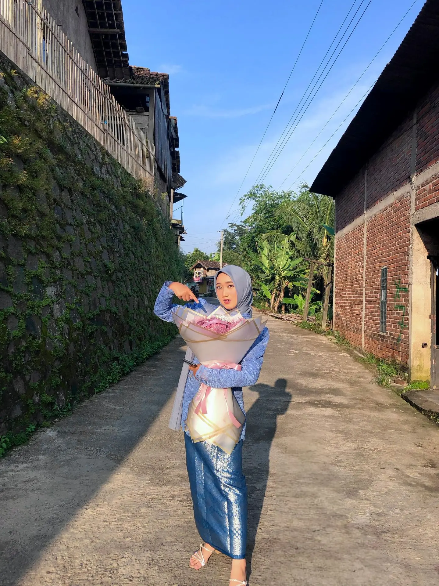 Sewa Kebaya Payet Wisuda SMP dan SMA Grabag
