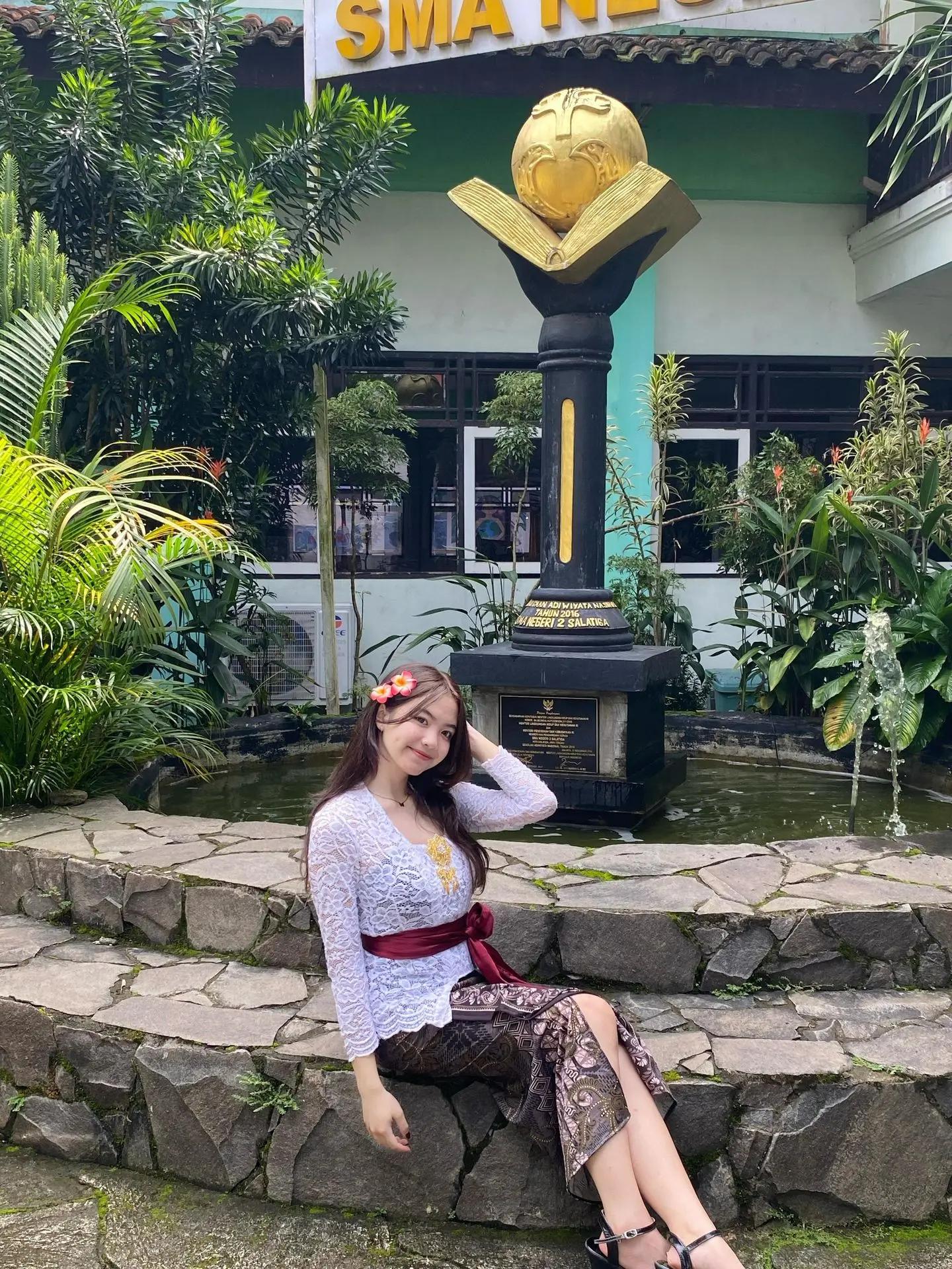 Kostum Kebaya Bali Putih untuk Acara Sekolah SMP dan SMA