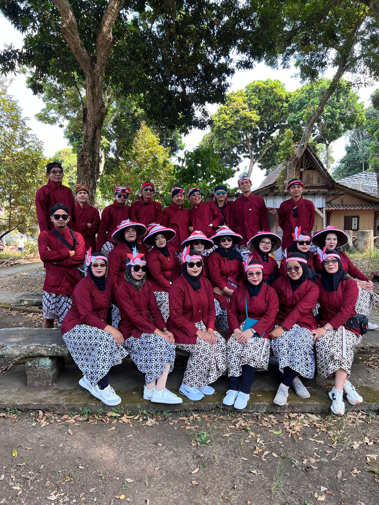 Sewa Baju Seragam Karnaval Kebaya dan Surjan Lurik Di Desa Pingit Dari Sewa Kostum Grabag By Nikey