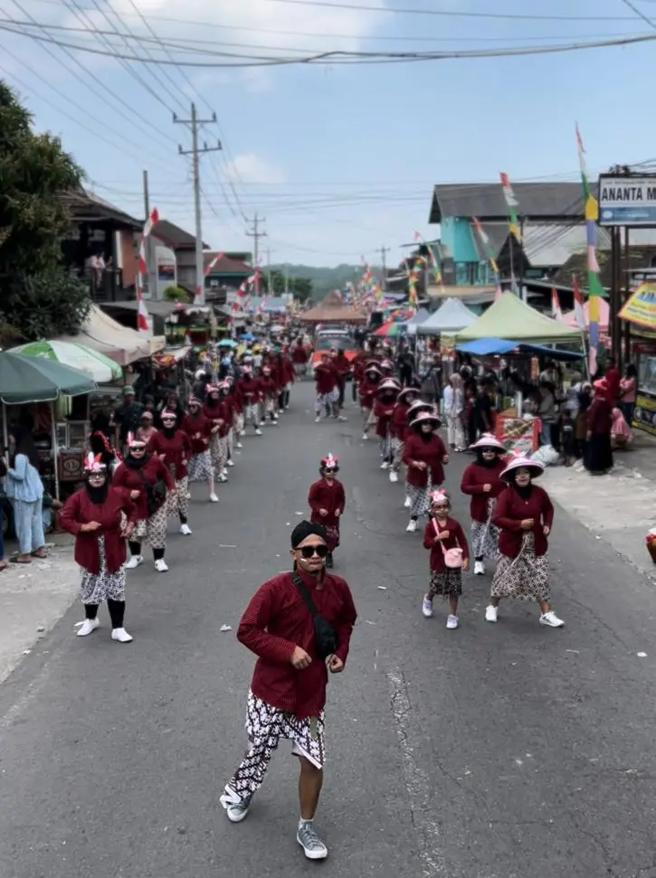 Sewa Baju Seragam Karnaval Kebaya dan Surjan Lurik Di Desa Pingit Dari Sewa Kostum Grabag By Nikey