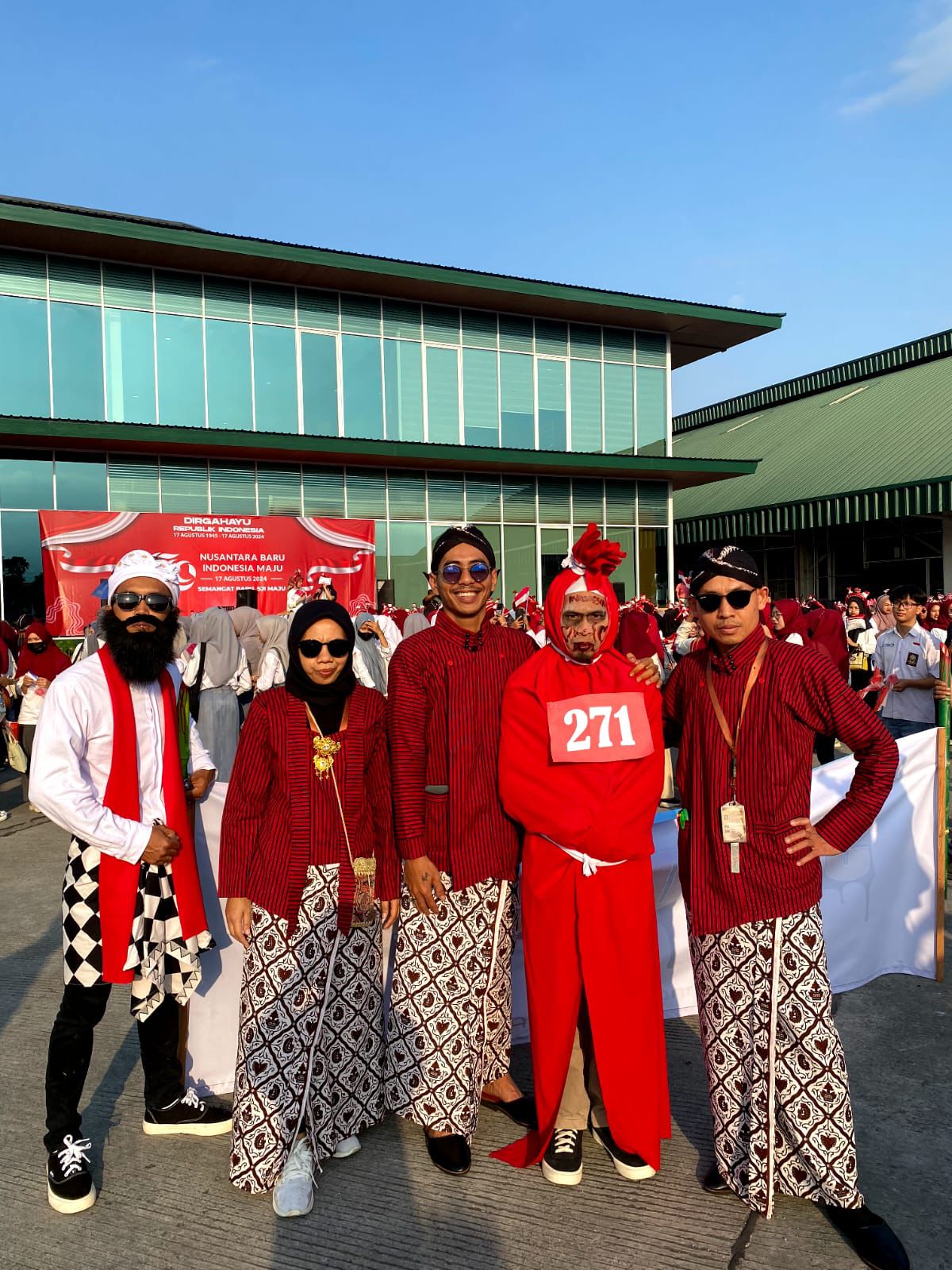 Sewa Kostum Surjan Lurik Merah dan Bali Cowok Putih Dewasa di Sewa Kotum Grabag by Nikey